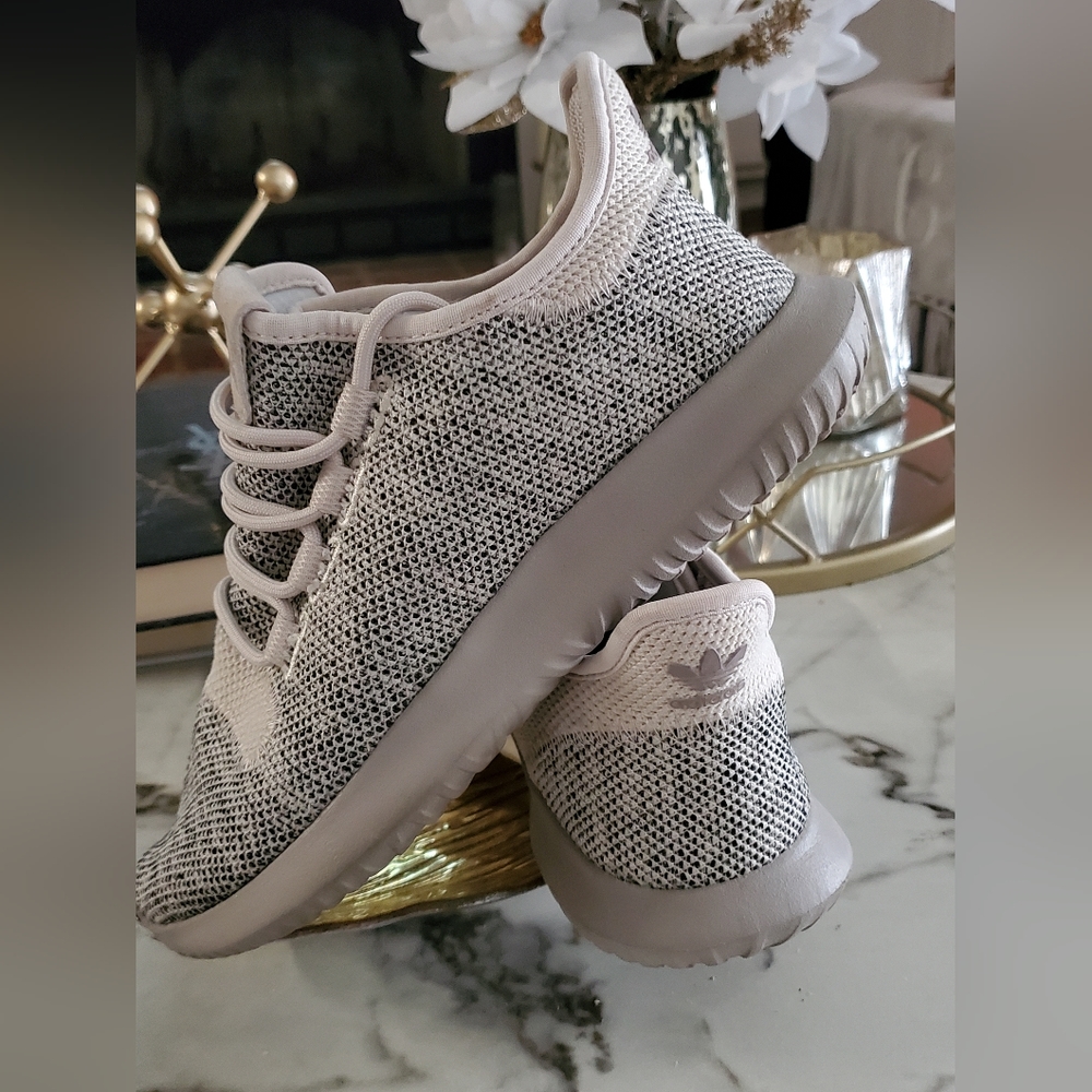 Adidas Tubular Shadow (Like-new)